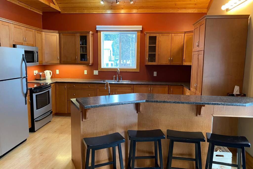 Gudjonson Getaway - 2 Bed 2 Bath Cabin 골든 외부 사진