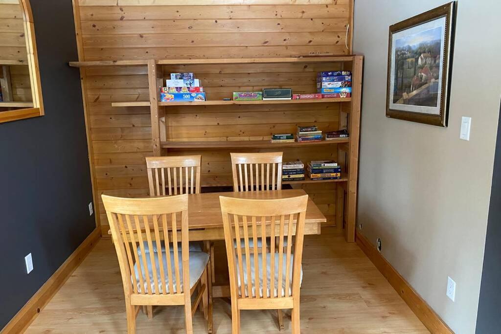 Gudjonson Getaway - 2 Bed 2 Bath Cabin 골든 외부 사진